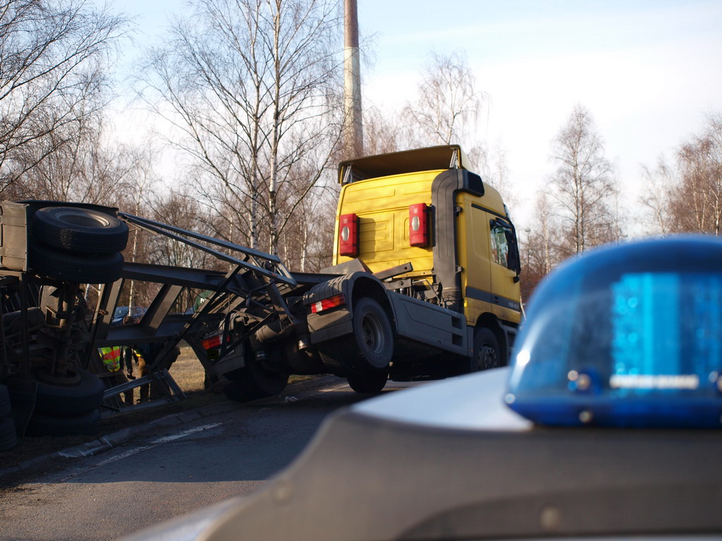 LKW verliert Container Koeln Niehler Ei P022.JPG